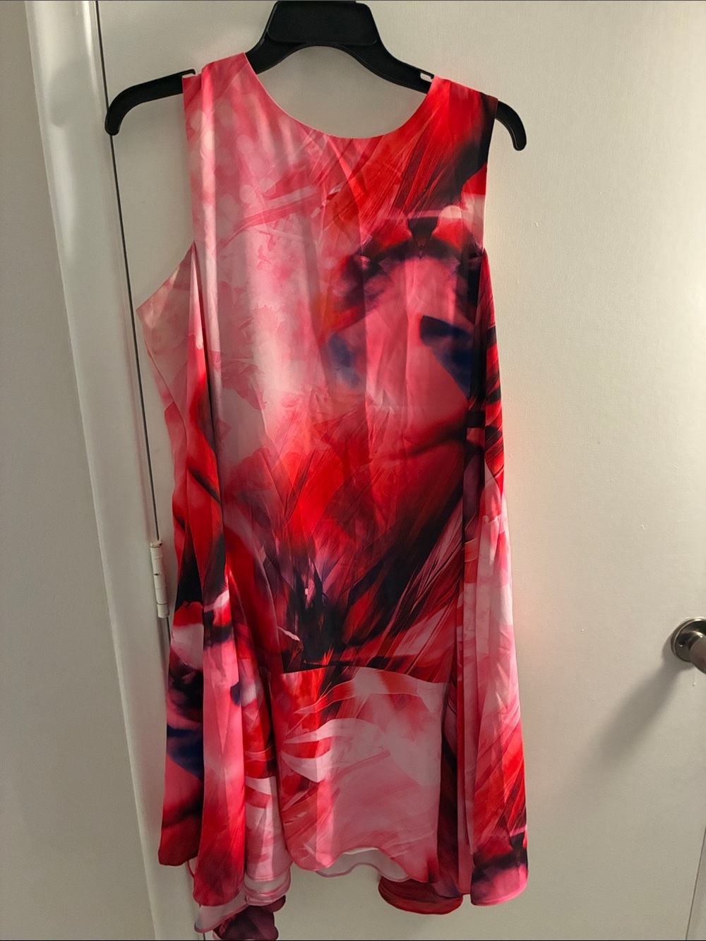 Julia Jordan Red and Pink Abstract Asymmetrical Shift Dress